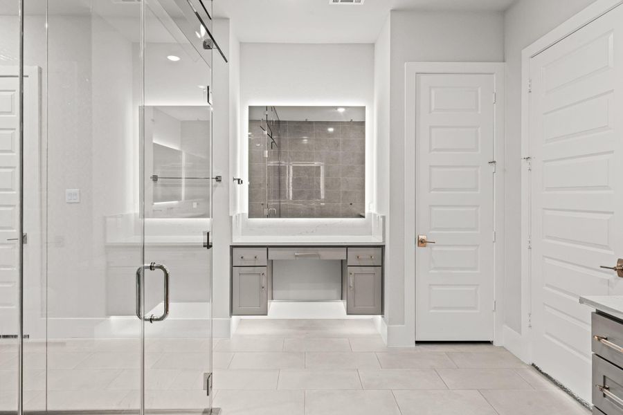 Furnished interior view inside a new home in Fulshear Run, Fulshear (Image 36). Furnished interior view inside a new home in Fulshear Run, Fulshear (Image 36).