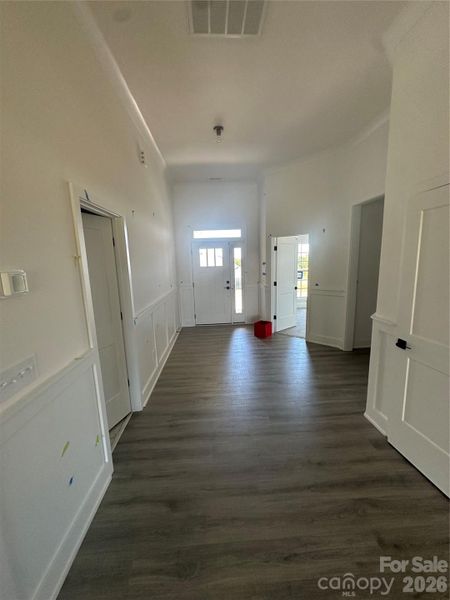 Spacious, unfurnished interior of a new home in Cardiff Glyn, Catawba (Image 13).