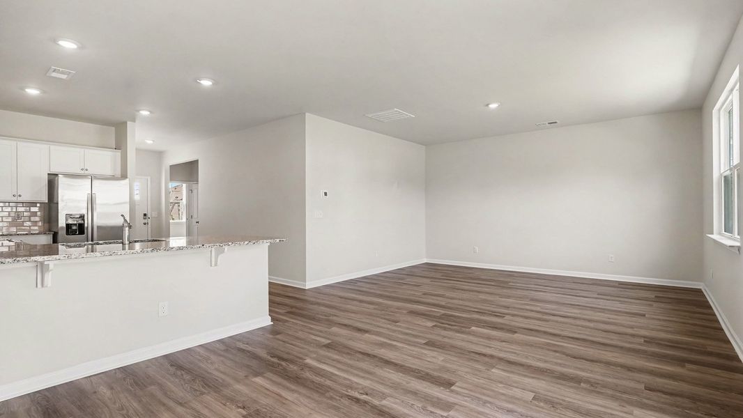 Spacious, unfurnished interior of a new home in Fox Run, Supply (Image 9).