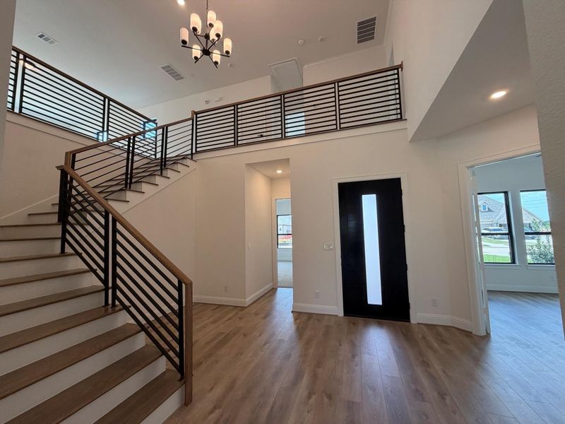 Spacious, unfurnished interior of a new home in Meridiana 70', Manvel (Image 9).
