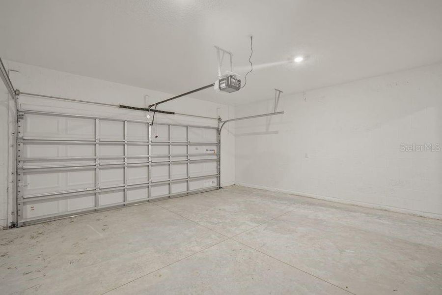 Spacious, unfurnished interior of a new home in Hammock at Two Rivers, Zephyrhills (Image 19).