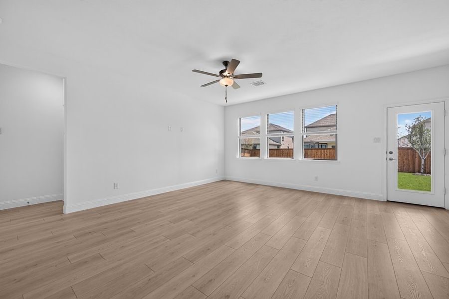 Spacious, unfurnished interior of a new home in Madero 50s, Fort Worth (Image 18).