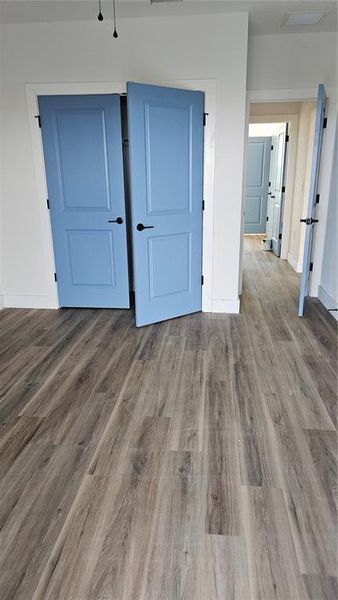 Spacious, unfurnished interior of a new home in , Port Charlotte (Image 30).