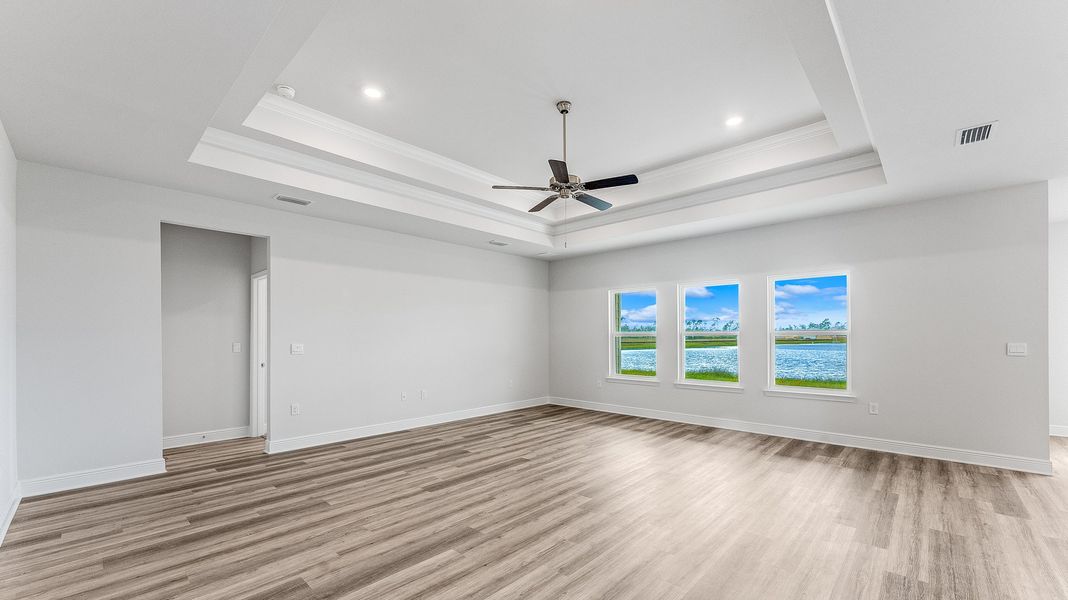 Spacious, unfurnished interior of a new home in Hodges Bayou Plantation, Panama City (Image 29).