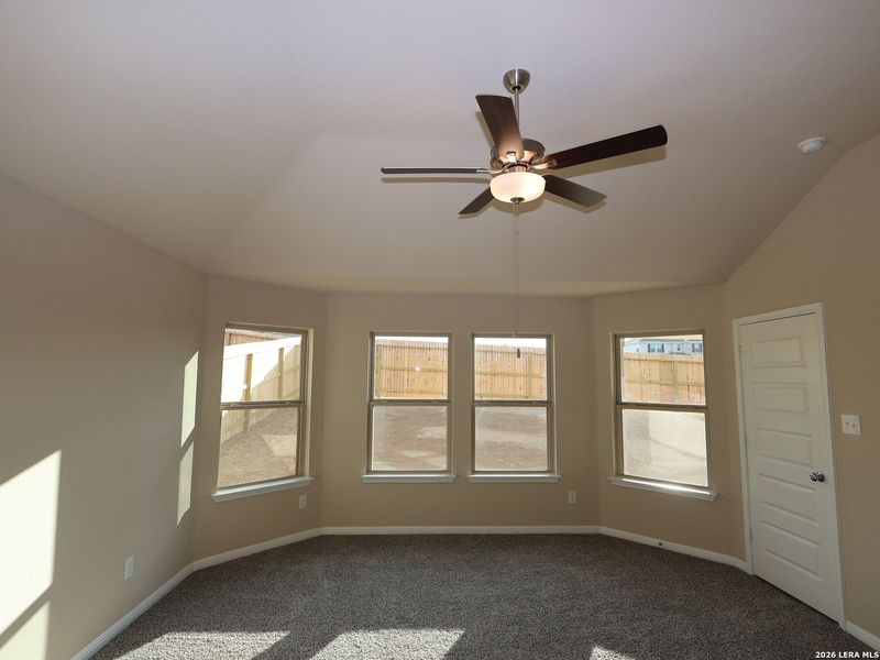 Spacious, unfurnished interior of a new home in Mesquite Ridge, San Antonio (Image 29).