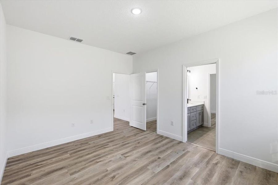 Spacious, unfurnished interior of a new home in , Haines City (Image 15).