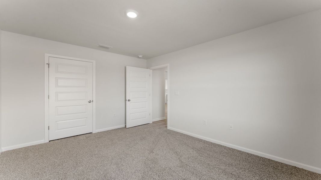 Spacious, unfurnished interior of a new home in Sunny Hills, Chipley (Image 25).