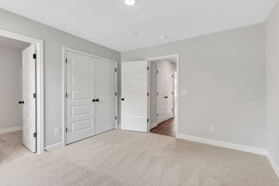 Spacious, unfurnished interior of a new home in Oxford Station, Gallatin (Image 22).