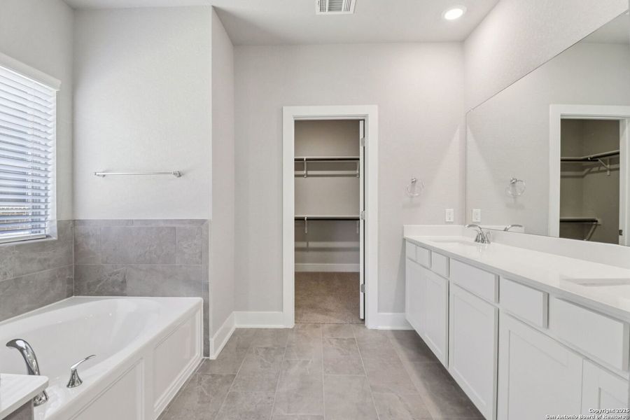 Image 46 of a home in Fox Falls.