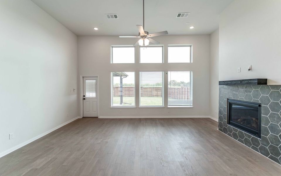 Spacious, unfurnished interior of a new home in Solterra, Mesquite (Image 13). Spacious, unfurnished interior of a new home in Solterra, Mesquite (Image 13).