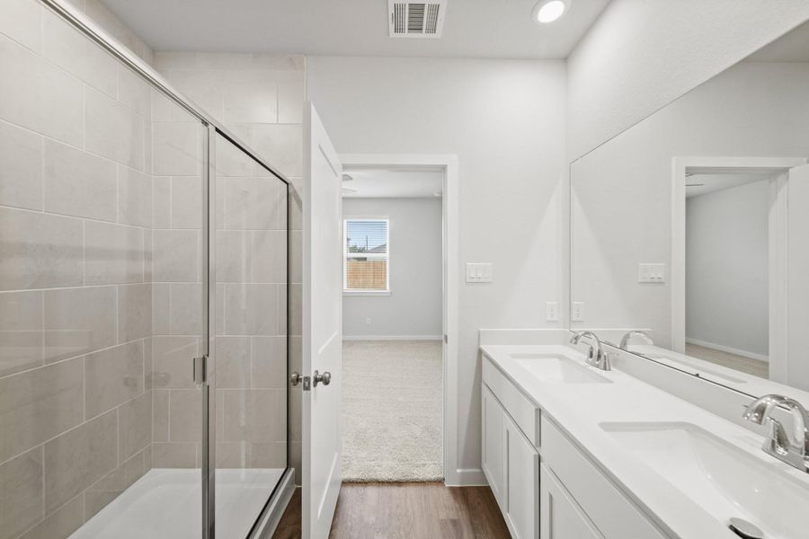 Furnished interior view inside a new home in Valor Park, Bay City (Image 9).