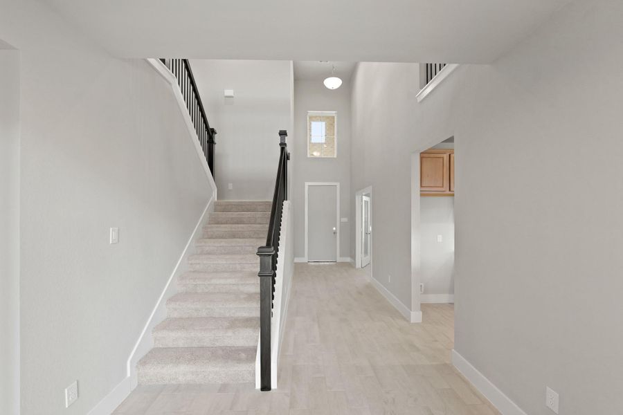 Spacious, unfurnished interior of a new home in Briarwood Crossing, Rosenberg (Image 31).