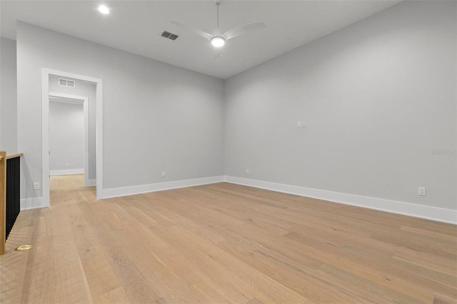 Spacious, unfurnished interior of a new home in , Tampa (Image 17).