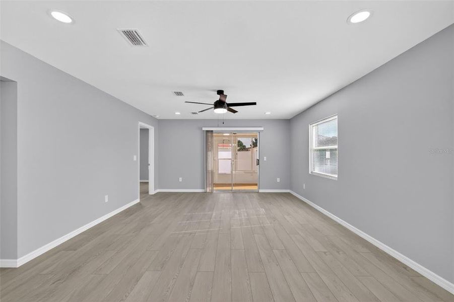 Spacious, unfurnished interior of a new home in , The Villages (Image 27).