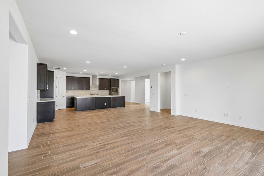 Spacious, unfurnished interior of a new home in Artisan at Asante, Surprise (Image 23). Spacious, unfurnished interior of a new home in Artisan at Asante, Surprise (Image 23).