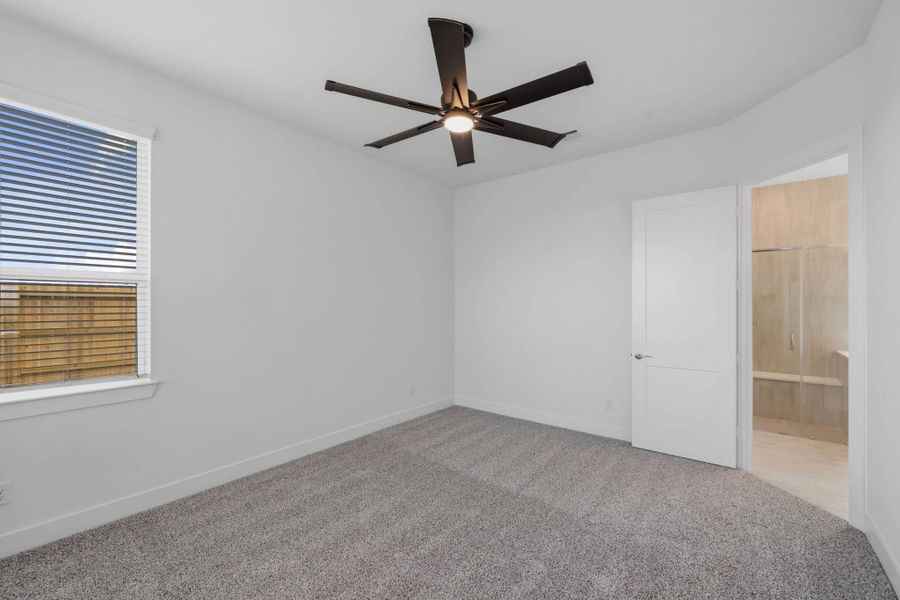 Spacious, unfurnished interior of a new home in Beacon Point, Texas City (Image 22).