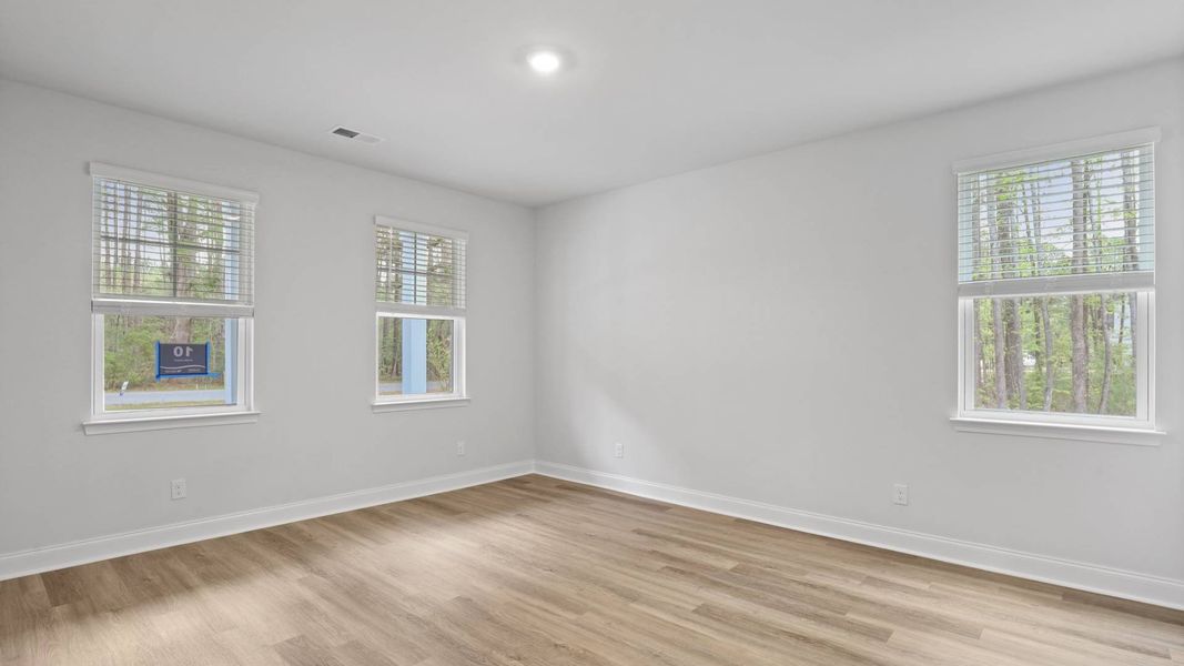 Representative unfurnished interior of a home built from the DRAYTON by D.R. Horton in Rivers Reach, Yemassee (Image 14).