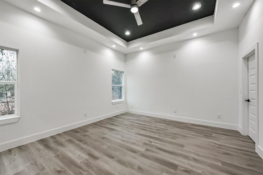 Spacious, unfurnished interior of a new home in , Houston (Image 10).
