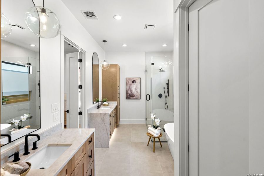 Furnished interior view inside a new home in , Boerne (Image 58).