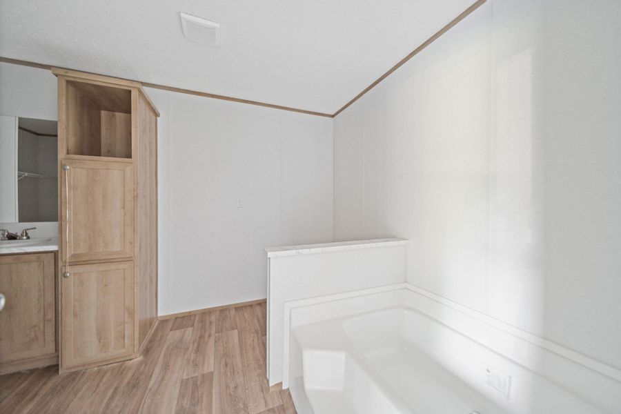 Spacious, unfurnished interior of a new home in , St. Matthews (Image 22).