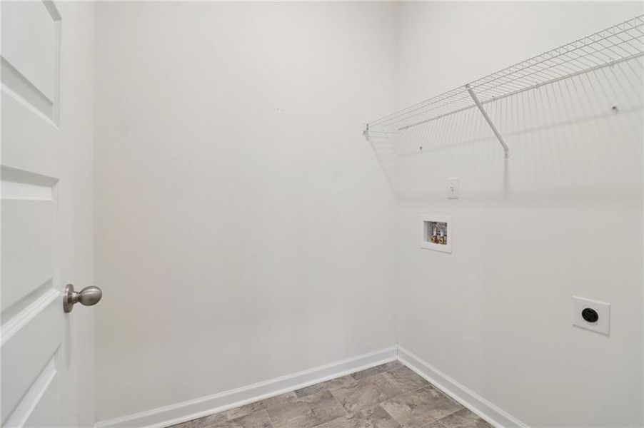 Spacious, unfurnished interior of a new home in Broder Farm, Stockbridge (Image 22).