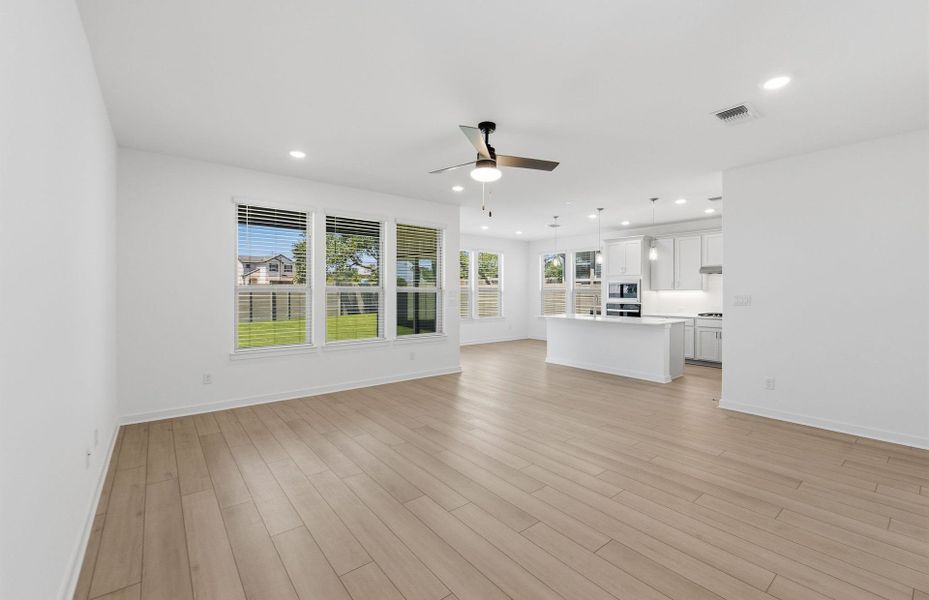 Spacious, unfurnished interior of a new home in Wolf Ranch, Georgetown (Image 38).