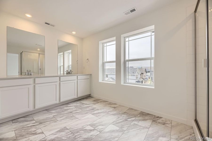 Spacious, unfurnished interior of a new home in Sterling Ranch: The Skyline Collection, Littleton (Image 10).