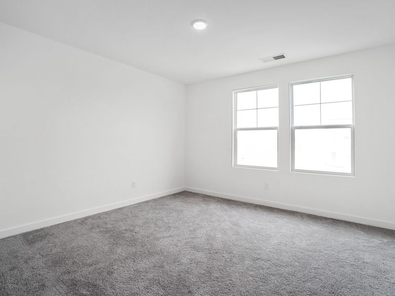 Spacious, unfurnished interior of a new home in Calista Farms, White House (Image 20).