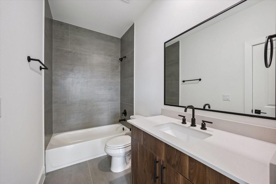 Furnished interior view inside a new home in Thornton Oaks, Houston (Image 11).
