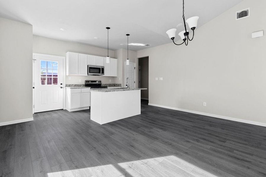 Spacious, unfurnished interior of a new home in , Fort Worth (Image 9).