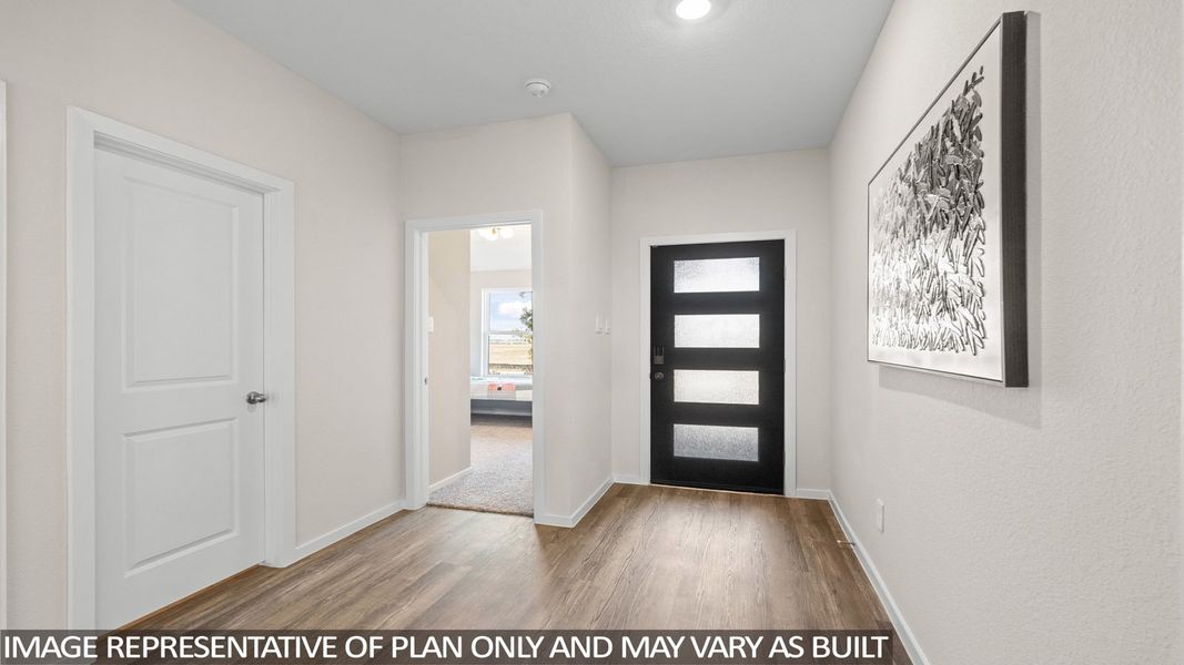 Spacious, unfurnished interior of a new home in Sunterra Lakes, Brookshire (Image 20).