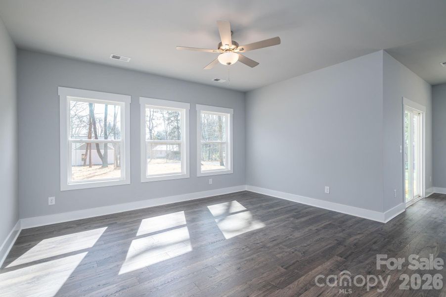 Spacious, unfurnished interior of a new home in , Shelby (Image 27).