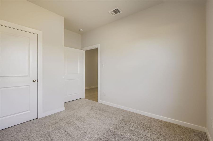 Spacious, unfurnished interior of a new home in Middlefield Village, Dallas (Image 24).