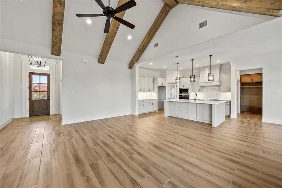 Spacious, unfurnished interior of a new home in Vintage Oaks, Weatherford (Image 24). Spacious, unfurnished interior of a new home in Vintage Oaks, Weatherford (Image 24).