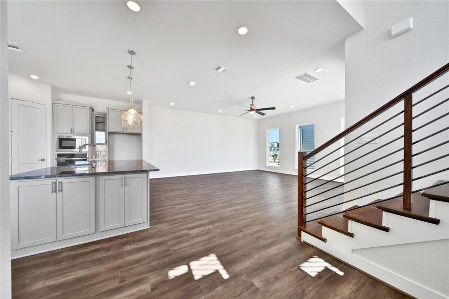 Spacious, unfurnished interior of a new home in Lago Pointe, Seabrook (Image 17). Spacious, unfurnished interior of a new home in Lago Pointe, Seabrook (Image 17).