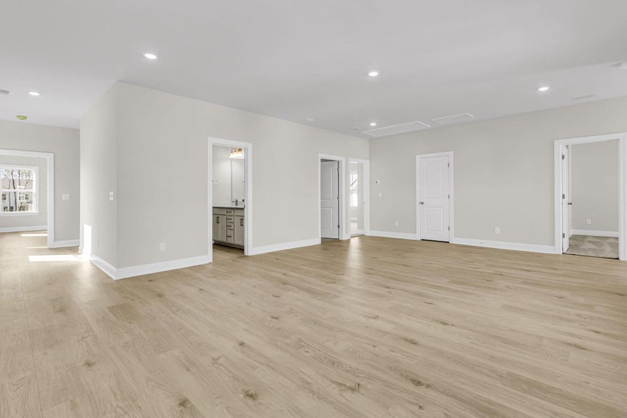 Spacious, unfurnished interior of a new home in Tidewater at Lakes of Cane Bay, Summerville (Image 24). Spacious, unfurnished interior of a new home in Tidewater at Lakes of Cane Bay, Summerville (Image 24).