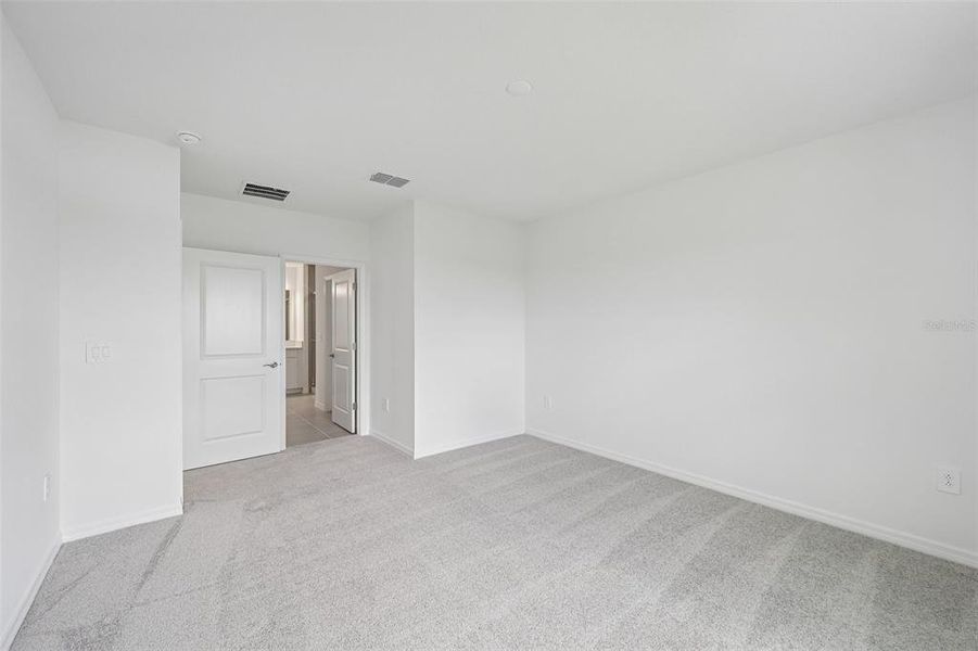 Spacious, unfurnished interior of a new home in Southpointe, Palmetto (Image 23).