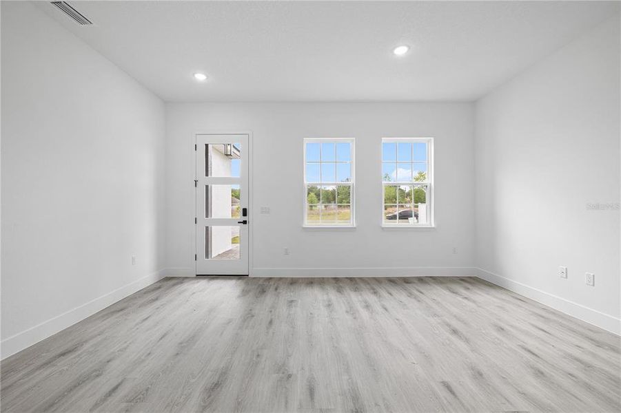 Spacious, unfurnished interior of a new home in , Ocala (Image 28).