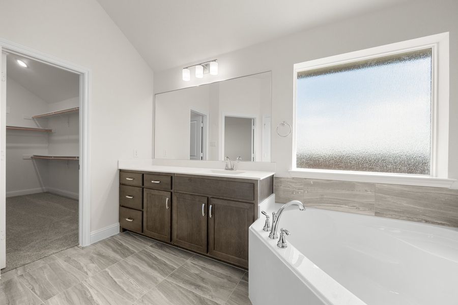Furnished interior view inside a new home in Myrtle Creek, Waxahachie (Image 14).