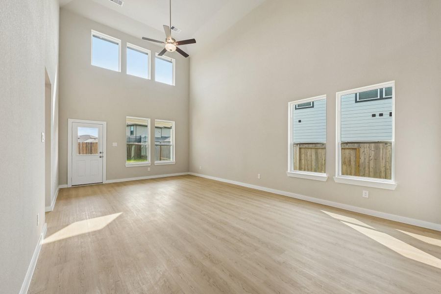 Spacious, unfurnished interior of a new home in Granger Pines, Conroe (Image 18).