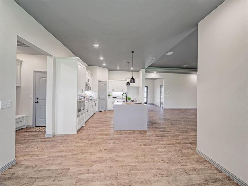 Spacious, unfurnished interior of a new home in , Celeste (Image 13).