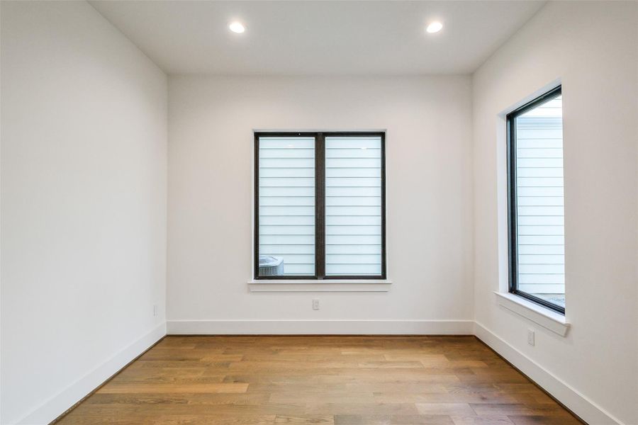 Spacious, unfurnished interior of a new home in Timbergrove Trails, Houston (Image 30).