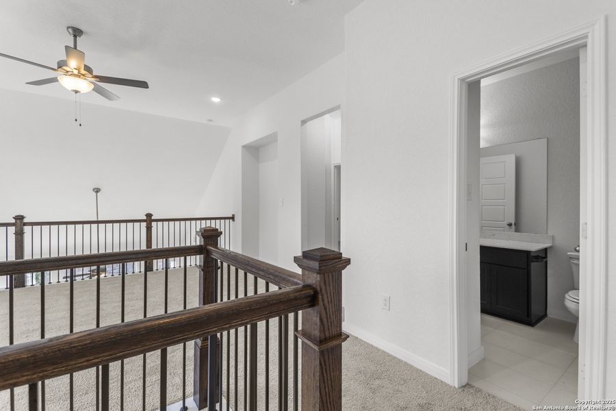 Spacious, unfurnished interior of a new home in Ladera 50', San Antonio (Image 16).