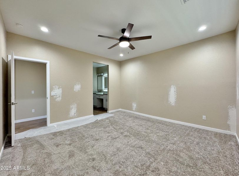 Master bedroom Master bedroom