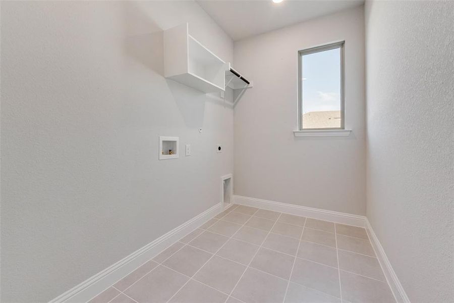 Spacious, unfurnished interior of a new home in Villages of Hurricane Creek, Anna (Image 17). Spacious, unfurnished interior of a new home in Villages of Hurricane Creek, Anna (Image 17).