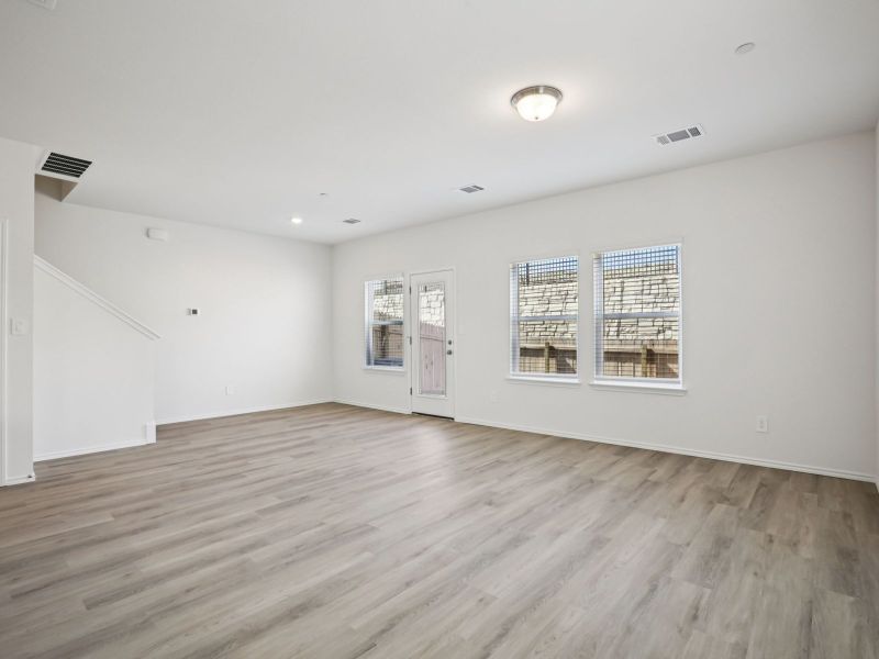 Spacious, unfurnished interior of a new home in Turner's Village, Buda (Image 6).