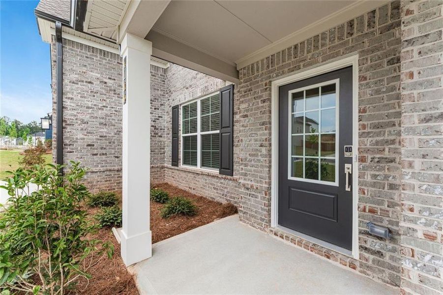 Exterior details and patio area of a home in Parkview Estates, South Fulton (Image 3).