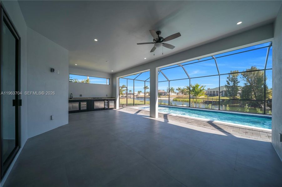 Spacious, unfurnished interior of a new home in , Cape Coral (Image 24).