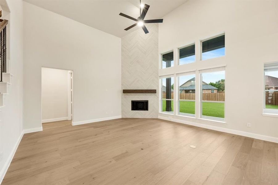 Spacious, unfurnished interior of a new home in Sunrise at Garden Valley 60-79, Waxahachie (Image 34).