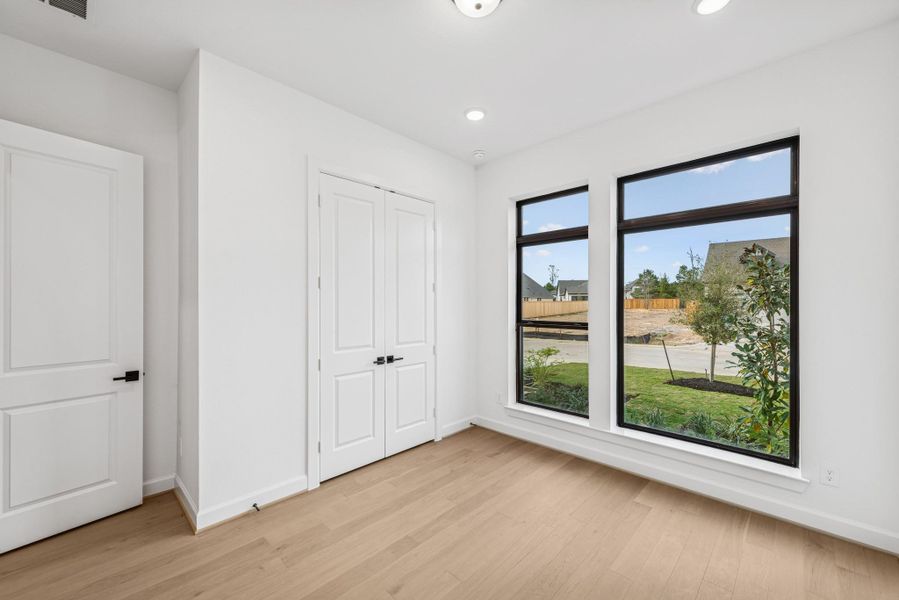 Spacious, unfurnished interior of a new home in Kresston - Enclave Collection, Montgomery (Image 19).